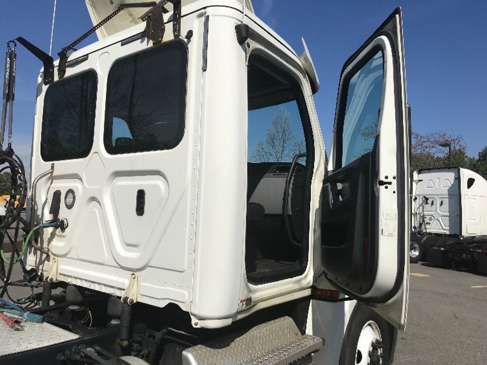 Day Cab Tractor-Heavy Duty Tractors-Freightliner-2019-T12664ST-Prince George-VA-645,177\n\t\tmiles-$ 25,250 - Image 11
