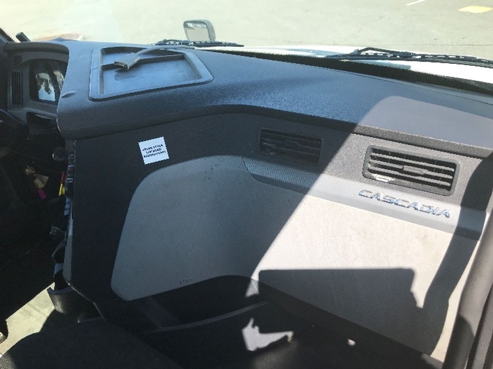 Day Cab Tractor-Heavy Duty Tractors-Freightliner-2019-T12664ST-Prince George-VA-645,177\n\t\tmiles-$ 25,250 - Image 12