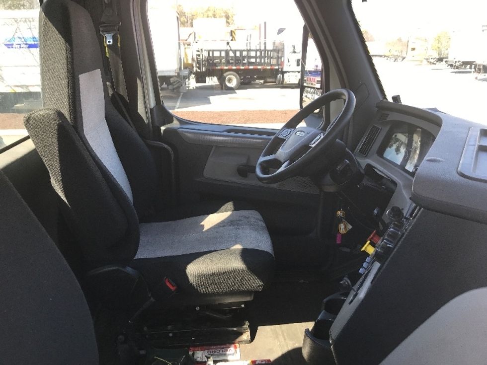 Day Cab Tractor-Heavy Duty Tractors-Freightliner-2019-T12664ST-Prince George-VA-645,177\n\t\tmiles-$ 25,250 - Image 13