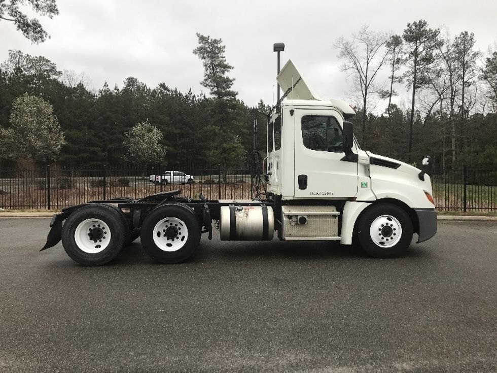 Day Cab Tractor-Heavy Duty Tractors-Freightliner-2019-T12664ST-Prince George-VA-645,177\n\t\tmiles-$ 25,250 - Image 7
