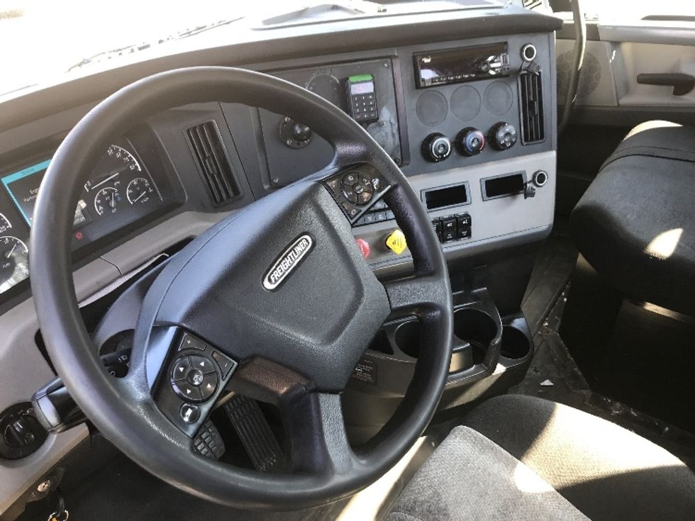 Day Cab Tractor-Heavy Duty Tractors-Freightliner-2019-T12664ST-Prince George-VA-645,177\n\t\tmiles-$ 25,250 - Image 9