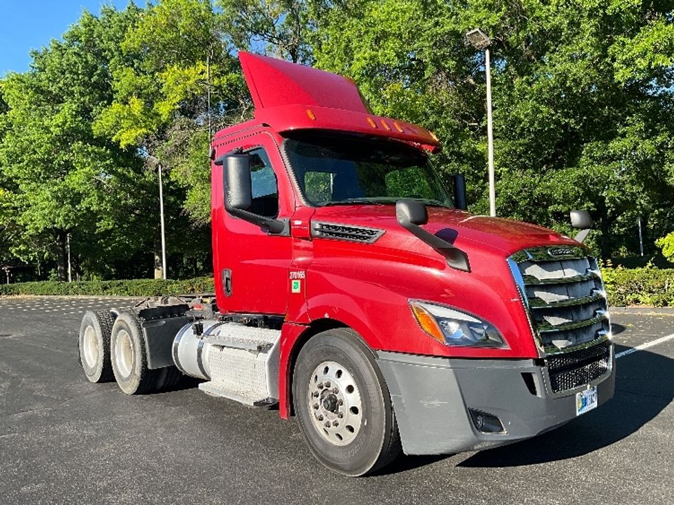 Day Cab Tractor-Heavy Duty Tractors-Freightliner-2019-T12664ST-Reading-PA-191,200\n\t\tmiles-$ 45,000 - Image 1