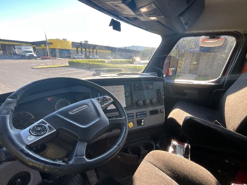 Day Cab Tractor-Heavy Duty Tractors-Freightliner-2019-T12664ST-Reading-PA-191,200\n\t\tmiles-$ 45,000 - Image 10