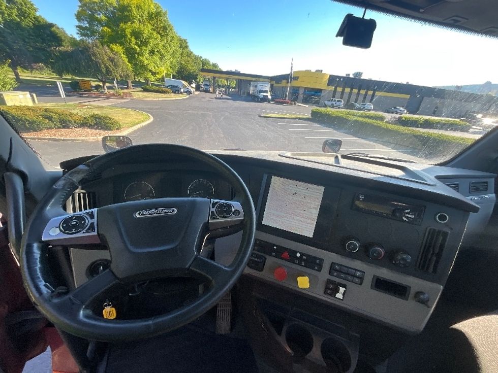 Day Cab Tractor-Heavy Duty Tractors-Freightliner-2019-T12664ST-Reading-PA-191,200\n\t\tmiles-$ 45,000 - Image 11