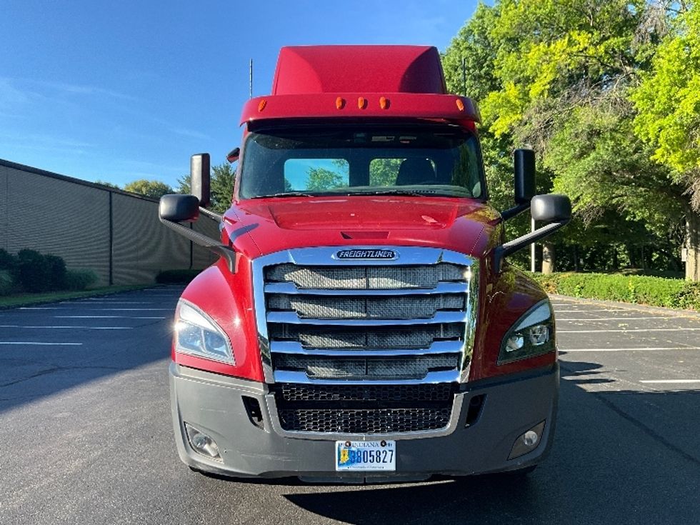 Day Cab Tractor-Heavy Duty Tractors-Freightliner-2019-T12664ST-Reading-PA-191,200\n\t\tmiles-$ 45,000 - Image 2