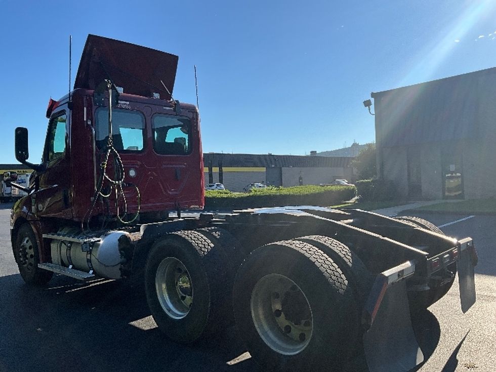 Day Cab Tractor-Heavy Duty Tractors-Freightliner-2019-T12664ST-Reading-PA-191,200\n\t\tmiles-$ 45,000 - Image 5
