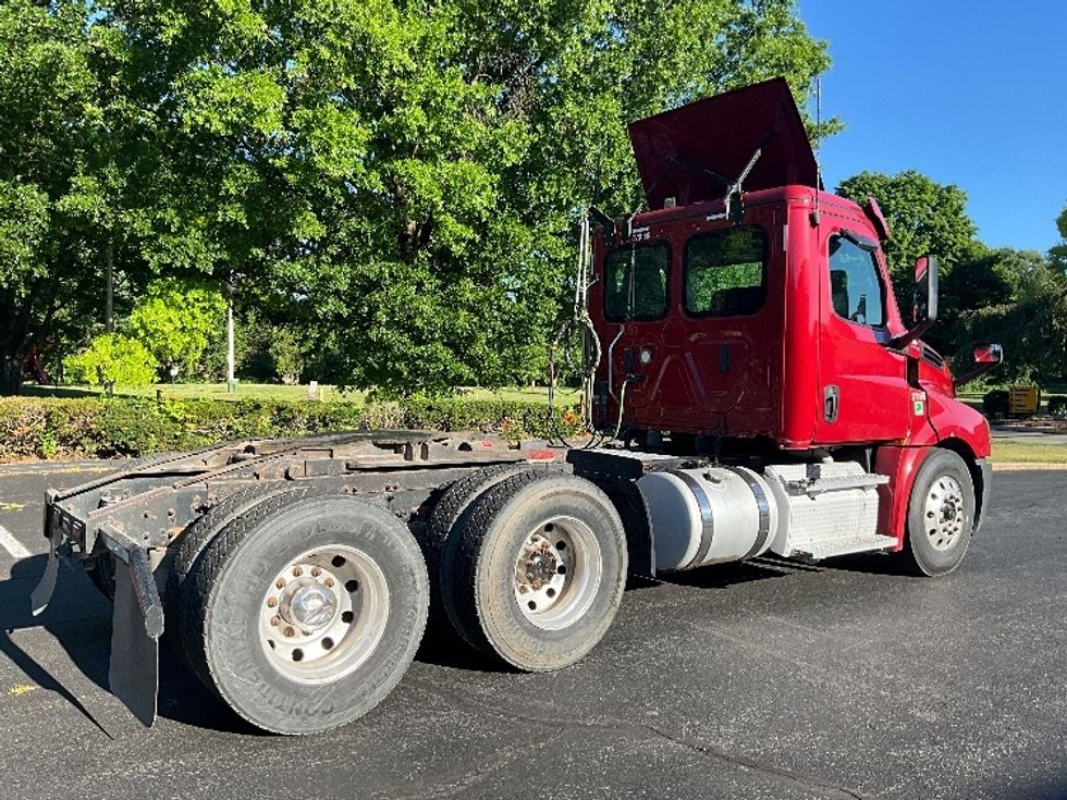 Day Cab Tractor-Heavy Duty Tractors-Freightliner-2019-T12664ST-Reading-PA-191,200\n\t\tmiles-$ 45,000 - Image 7