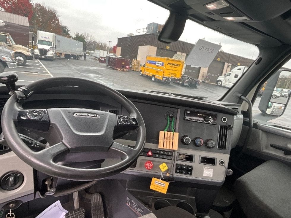 Day Cab Tractor-Heavy Duty Tractors-Freightliner-2019-T12664ST-Reading-PA-236,173\n\t\tmiles-$ 49,750 - Image 11