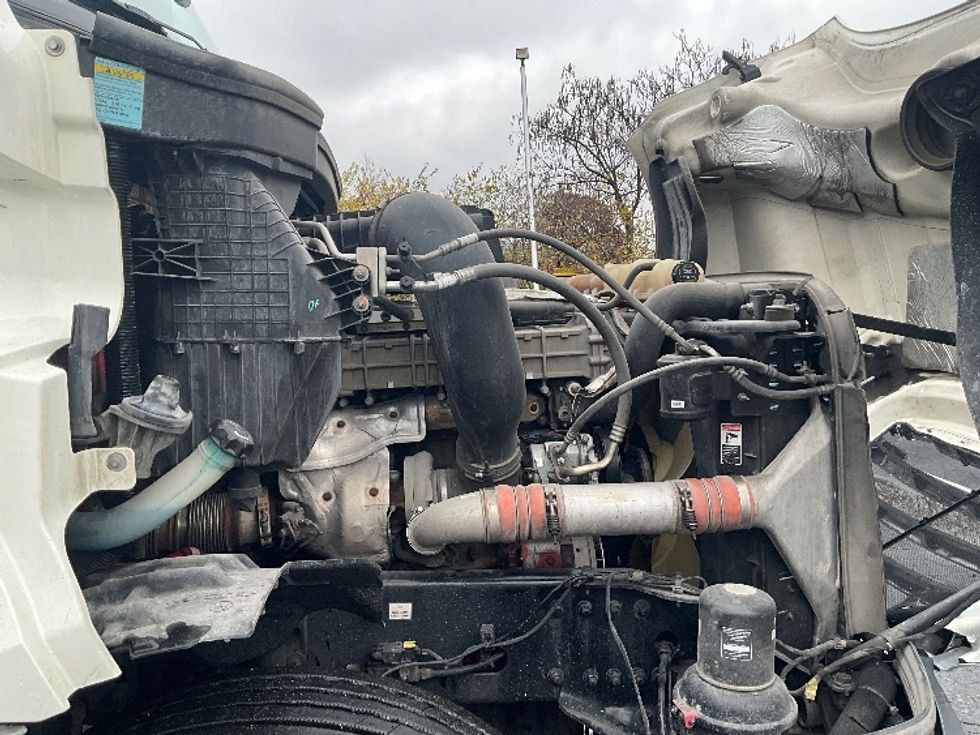 Day Cab Tractor-Heavy Duty Tractors-Freightliner-2019-T12664ST-Reading-PA-236,173\n\t\tmiles-$ 49,750 - Image 15