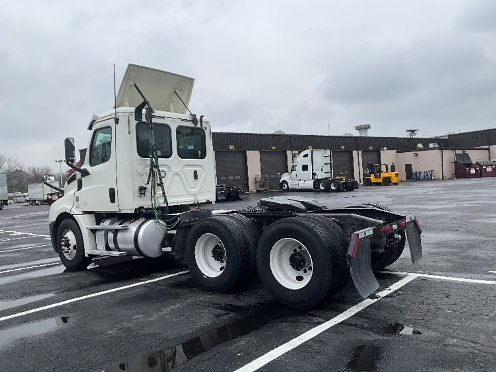 Day Cab Tractor-Heavy Duty Tractors-Freightliner-2019-T12664ST-Reading-PA-236,173\n\t\tmiles-$ 49,750 - Image 5
