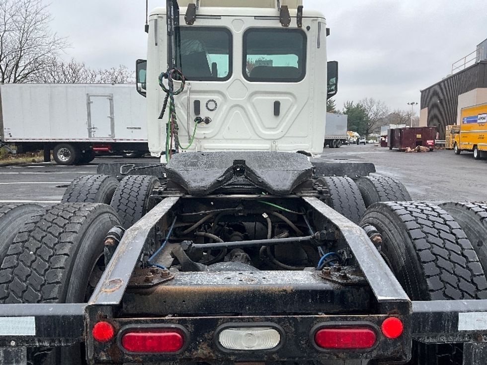 Day Cab Tractor-Heavy Duty Tractors-Freightliner-2019-T12664ST-Reading-PA-236,173\n\t\tmiles-$ 49,750 - Image 6