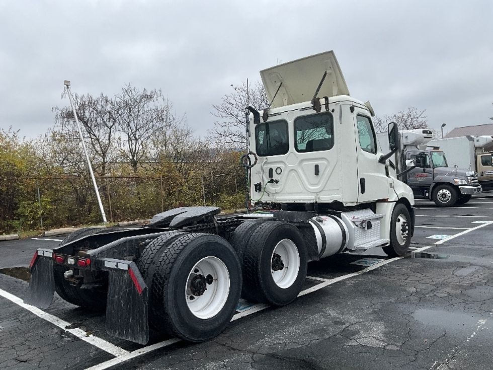 Day Cab Tractor-Heavy Duty Tractors-Freightliner-2019-T12664ST-Reading-PA-236,173\n\t\tmiles-$ 49,750 - Image 7