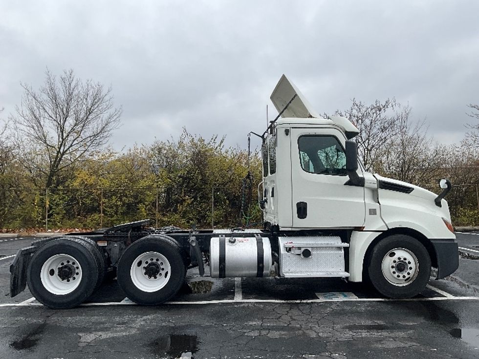 Day Cab Tractor-Heavy Duty Tractors-Freightliner-2019-T12664ST-Reading-PA-236,173\n\t\tmiles-$ 49,750 - Image 8