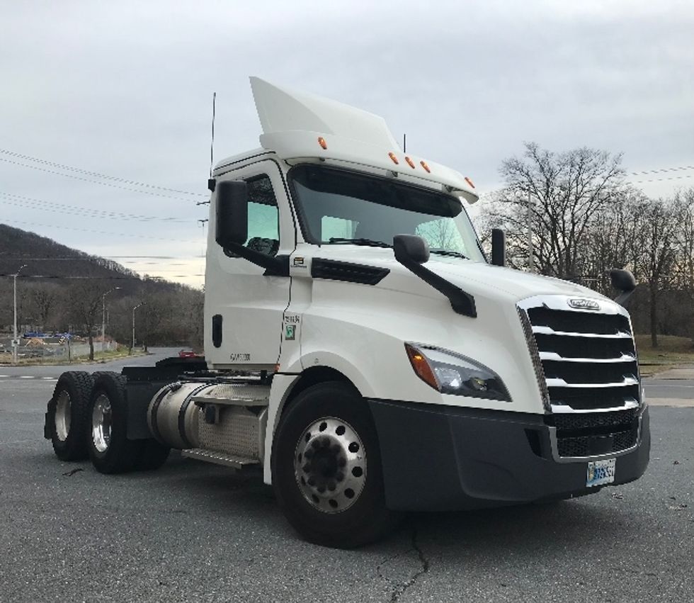 Day Cab Tractor-Heavy Duty Tractors-Freightliner-2019-T12664ST-Reading-PA-242,141\n\t\tmiles-$ 46,500 - Image 1