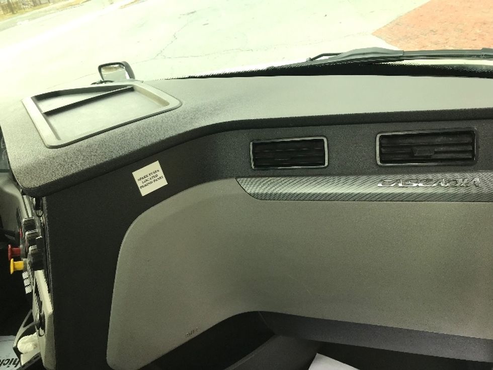 Day Cab Tractor-Heavy Duty Tractors-Freightliner-2019-T12664ST-Reading-PA-242,141\n\t\tmiles-$ 46,500 - Image 12