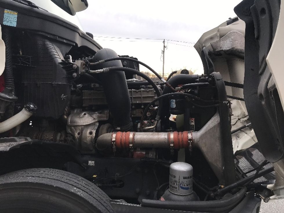 Day Cab Tractor-Heavy Duty Tractors-Freightliner-2019-T12664ST-Reading-PA-242,141\n\t\tmiles-$ 46,500 - Image 14