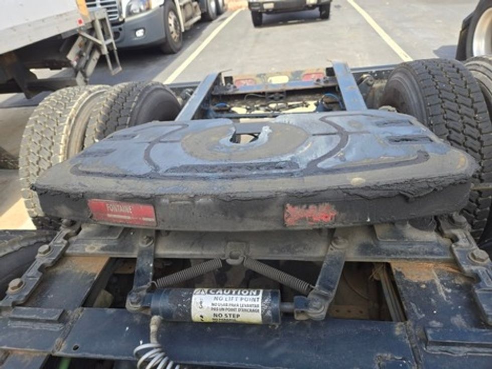 Day Cab Tractor-Heavy Duty Tractors-Freightliner-2019-T12664ST-Reading-PA-242,141\n\t\tmiles-$ 46,500 - Image 19