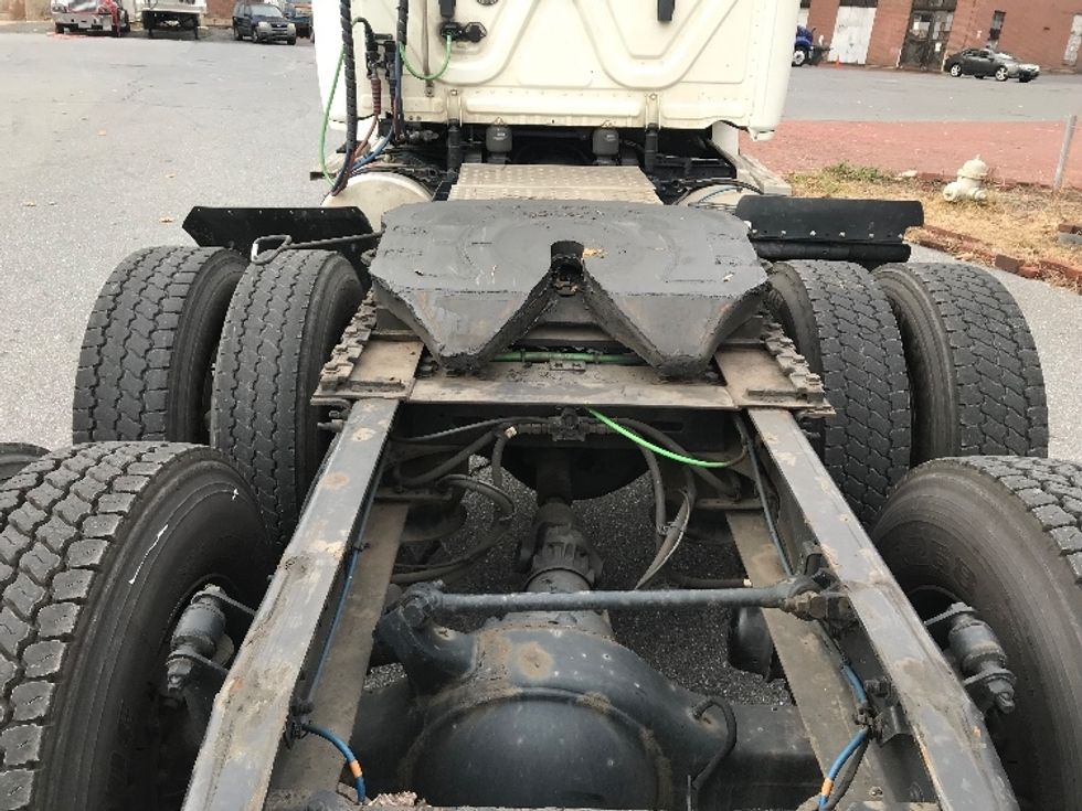 Day Cab Tractor-Heavy Duty Tractors-Freightliner-2019-T12664ST-Reading-PA-242,141\n\t\tmiles-$ 46,500 - Image 5