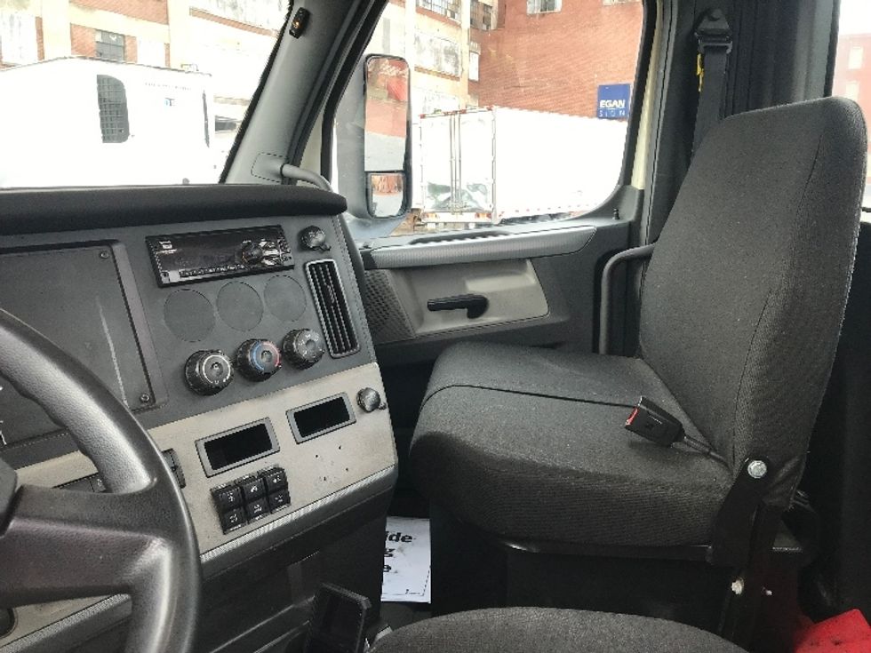 Day Cab Tractor-Heavy Duty Tractors-Freightliner-2019-T12664ST-Reading-PA-242,141\n\t\tmiles-$ 46,500 - Image 9