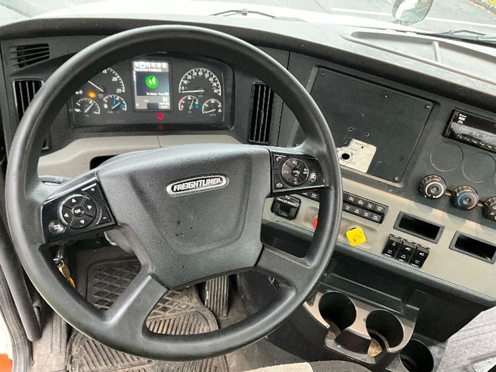 Day Cab Tractor-Heavy Duty Tractors-Freightliner-2019-T12664ST-Reading-PA-269,217\n\t\tmiles-$ 43,750 - Image 11