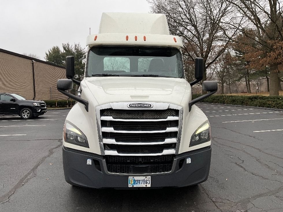 Day Cab Tractor-Heavy Duty Tractors-Freightliner-2019-T12664ST-Reading-PA-269,217\n\t\tmiles-$ 43,750 - Image 2