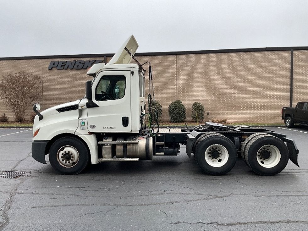 Day Cab Tractor-Heavy Duty Tractors-Freightliner-2019-T12664ST-Reading-PA-269,217\n\t\tmiles-$ 43,750 - Image 4
