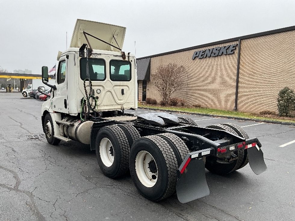 Day Cab Tractor-Heavy Duty Tractors-Freightliner-2019-T12664ST-Reading-PA-269,217\n\t\tmiles-$ 43,750 - Image 5