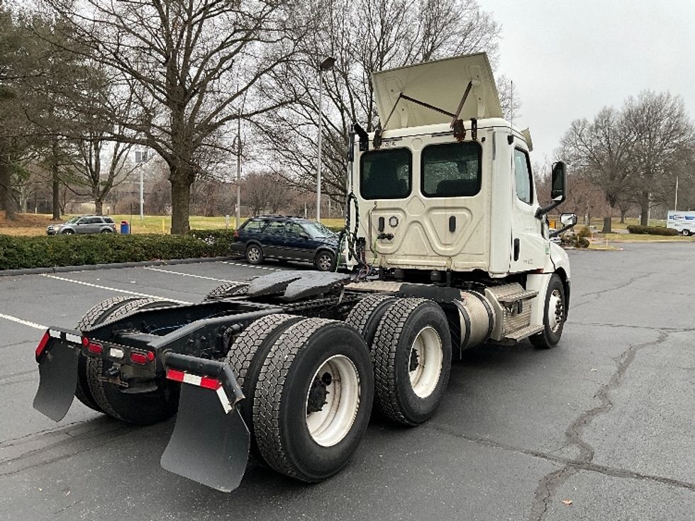 Day Cab Tractor-Heavy Duty Tractors-Freightliner-2019-T12664ST-Reading-PA-269,217\n\t\tmiles-$ 43,750 - Image 7