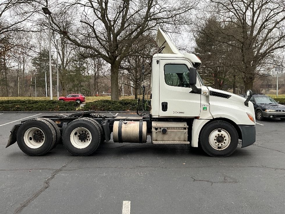 Day Cab Tractor-Heavy Duty Tractors-Freightliner-2019-T12664ST-Reading-PA-269,217\n\t\tmiles-$ 43,750 - Image 8