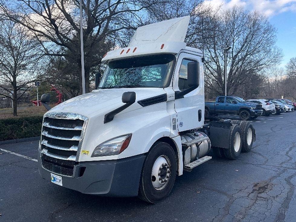 Day Cab Tractor-Heavy Duty Tractors-Freightliner-2019-T12664ST-Reading-PA-301,095\n\t\tmiles-$ 41,750 - Image 3