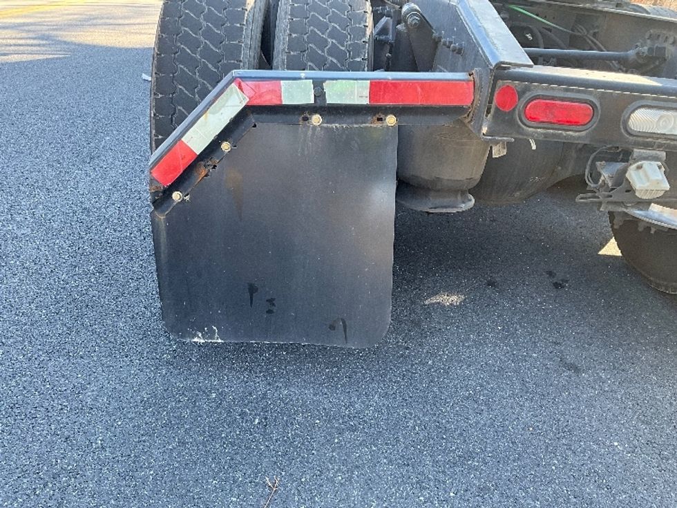 Day Cab Tractor-Heavy Duty Tractors-Freightliner-2019-T12664ST-Reading-PA-339,729\n\t\tmiles-$ 53,500 - Image 18