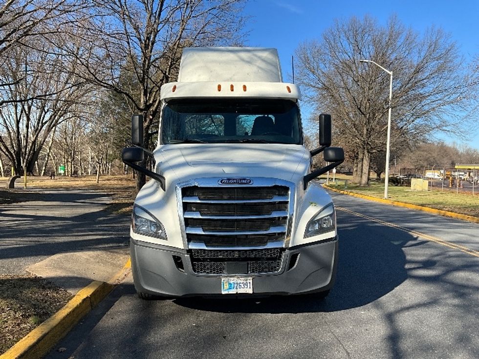 Day Cab Tractor-Heavy Duty Tractors-Freightliner-2019-T12664ST-Reading-PA-339,729\n\t\tmiles-$ 53,500 - Image 2