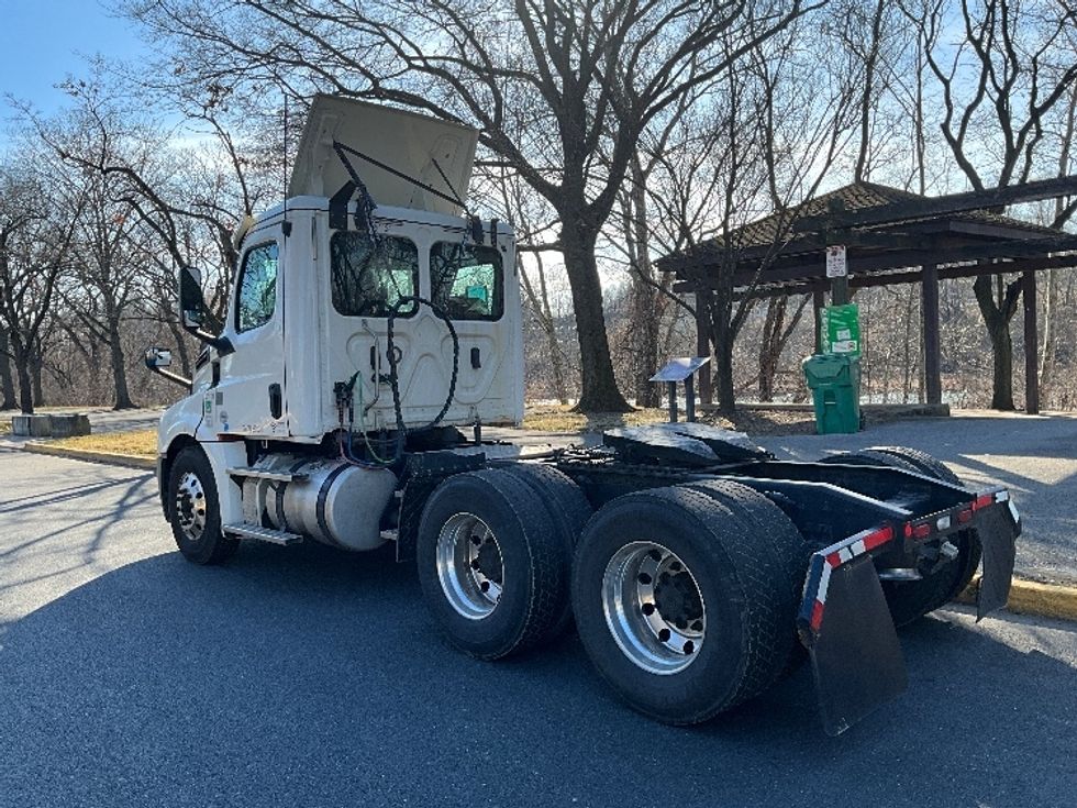 Day Cab Tractor-Heavy Duty Tractors-Freightliner-2019-T12664ST-Reading-PA-339,729\n\t\tmiles-$ 53,500 - Image 5