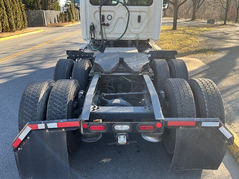 Day Cab Tractor-Heavy Duty Tractors-Freightliner-2019-T12664ST-Reading-PA-339,729\n\t\tmiles-$ 53,500 - Image 6