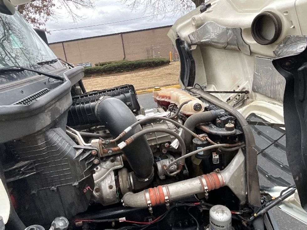 Day Cab Tractor-Heavy Duty Tractors-Freightliner-2019-T12664ST-Reading-PA-421,925\n\t\tmiles-$ 42,750 - Image 15