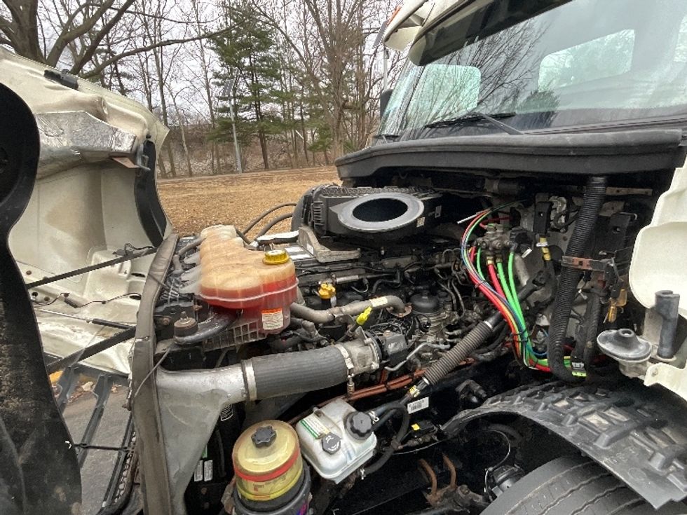 Day Cab Tractor-Heavy Duty Tractors-Freightliner-2019-T12664ST-Reading-PA-421,925\n\t\tmiles-$ 42,750 - Image 16