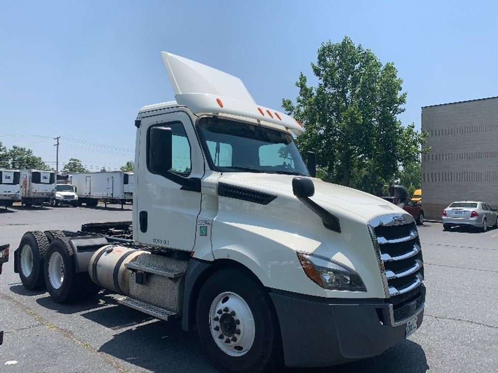 Day Cab Tractor-Heavy Duty Tractors-Freightliner-2019-T12664ST-Reading-PA-433,258\n\t\tmiles-$ 56,500 - Image 1