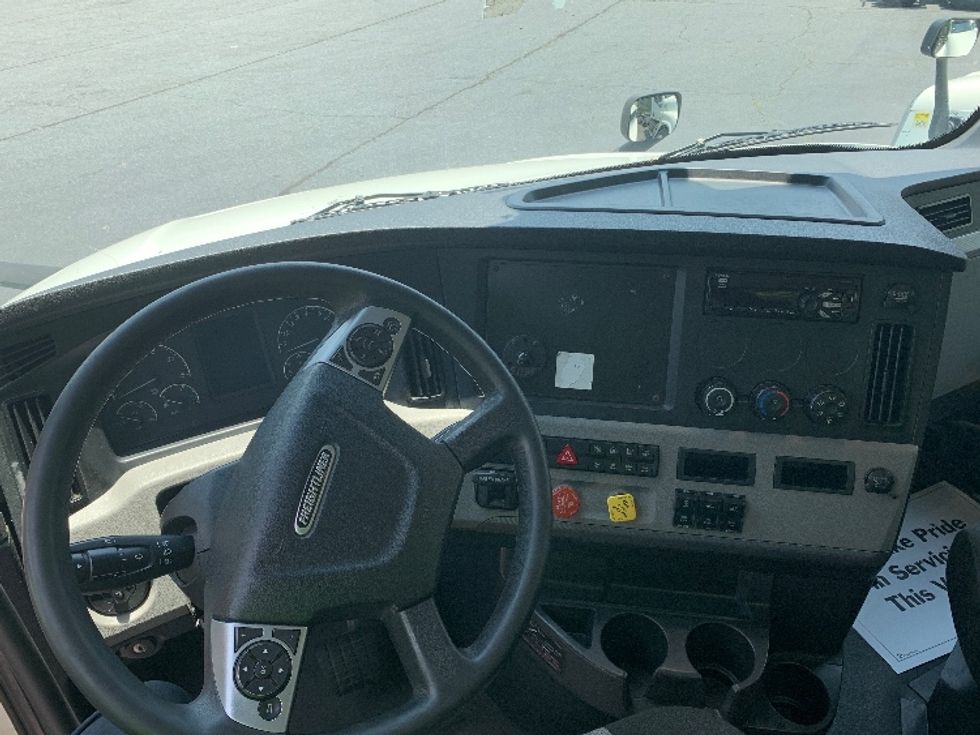 Day Cab Tractor-Heavy Duty Tractors-Freightliner-2019-T12664ST-Reading-PA-433,258\n\t\tmiles-$ 56,500 - Image 11