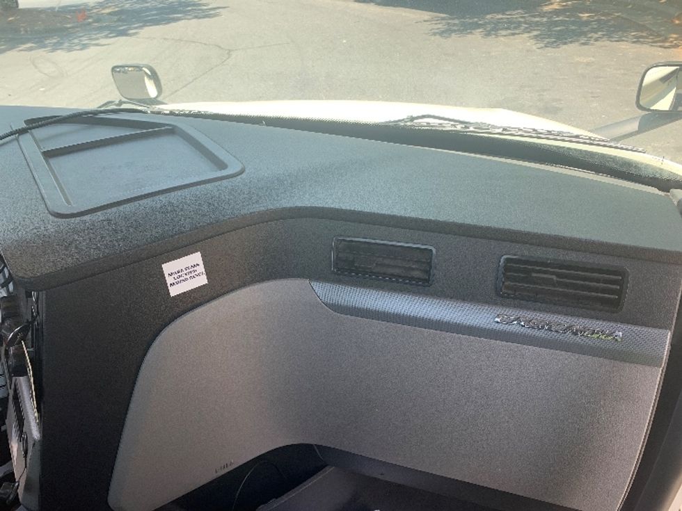 Day Cab Tractor-Heavy Duty Tractors-Freightliner-2019-T12664ST-Reading-PA-433,258\n\t\tmiles-$ 56,500 - Image 13