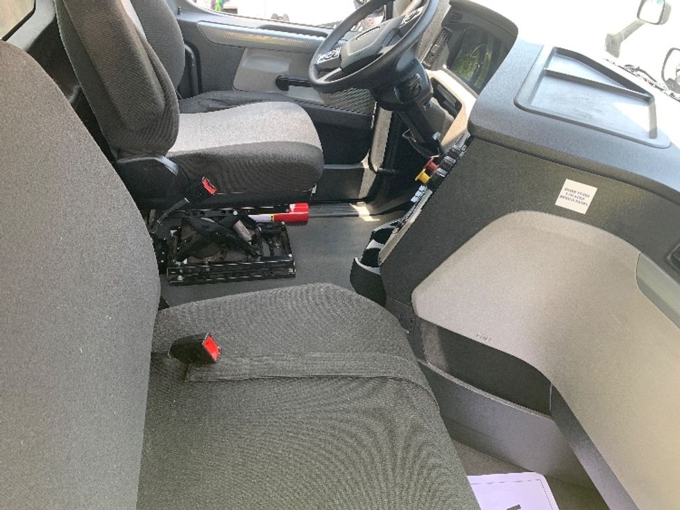 Day Cab Tractor-Heavy Duty Tractors-Freightliner-2019-T12664ST-Reading-PA-433,258\n\t\tmiles-$ 56,500 - Image 14