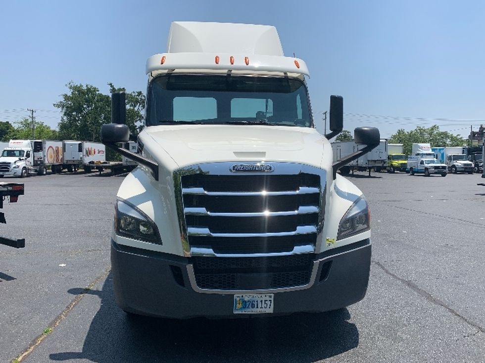 Day Cab Tractor-Heavy Duty Tractors-Freightliner-2019-T12664ST-Reading-PA-433,258\n\t\tmiles-$ 56,500 - Image 2