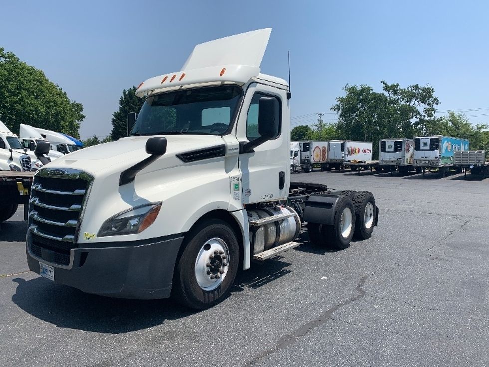 Day Cab Tractor-Heavy Duty Tractors-Freightliner-2019-T12664ST-Reading-PA-433,258\n\t\tmiles-$ 56,500 - Image 3