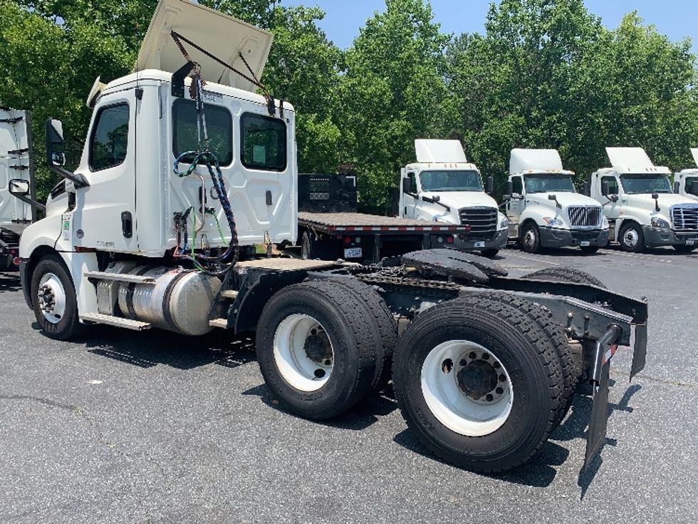 Day Cab Tractor-Heavy Duty Tractors-Freightliner-2019-T12664ST-Reading-PA-433,258\n\t\tmiles-$ 56,500 - Image 5