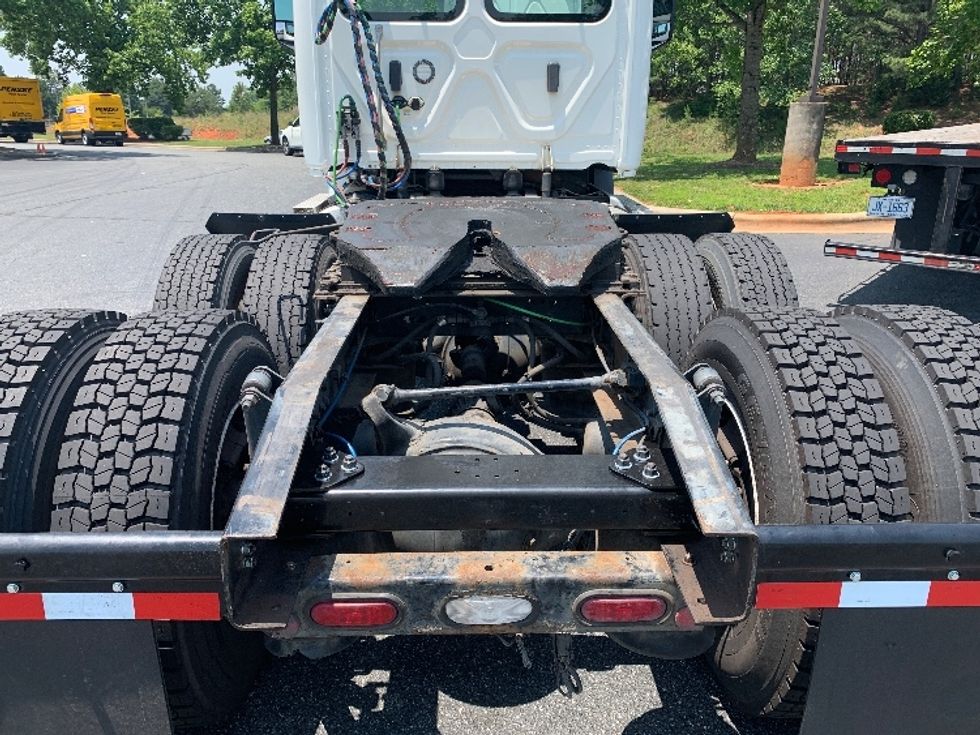 Day Cab Tractor-Heavy Duty Tractors-Freightliner-2019-T12664ST-Reading-PA-433,258\n\t\tmiles-$ 56,500 - Image 6