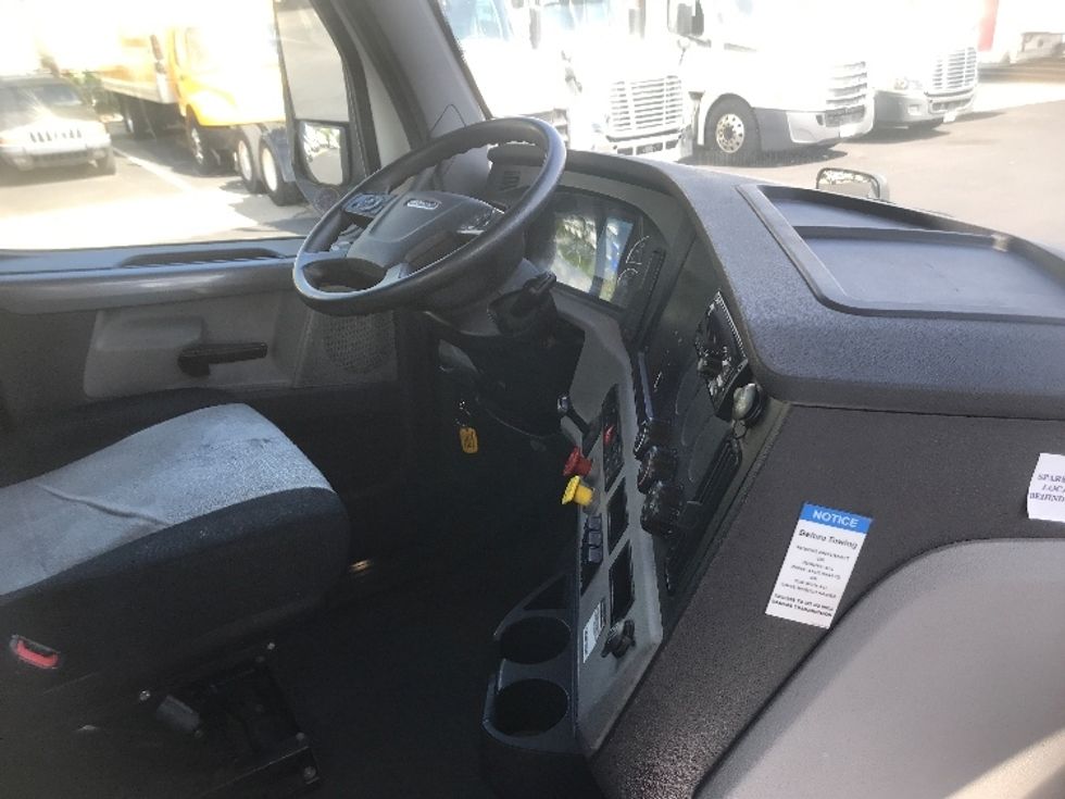 Day Cab Tractor-Heavy Duty Tractors-Freightliner-2019-T12664ST-Reading-PA-498,424\n\t\tmiles-$ 38,250 - Image 14