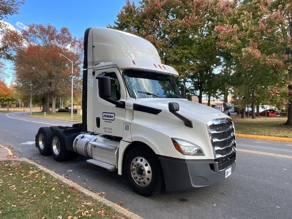 Day Cab Tractor-Heavy Duty Tractors-Freightliner-2019-T12664ST-Reading-PA-514,645\n\t\tmiles-$ 35,500 - Image 1