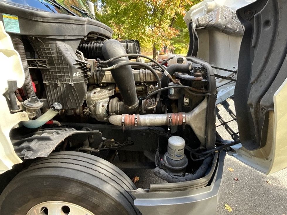 Day Cab Tractor-Heavy Duty Tractors-Freightliner-2019-T12664ST-Reading-PA-514,645\n\t\tmiles-$ 35,500 - Image 15