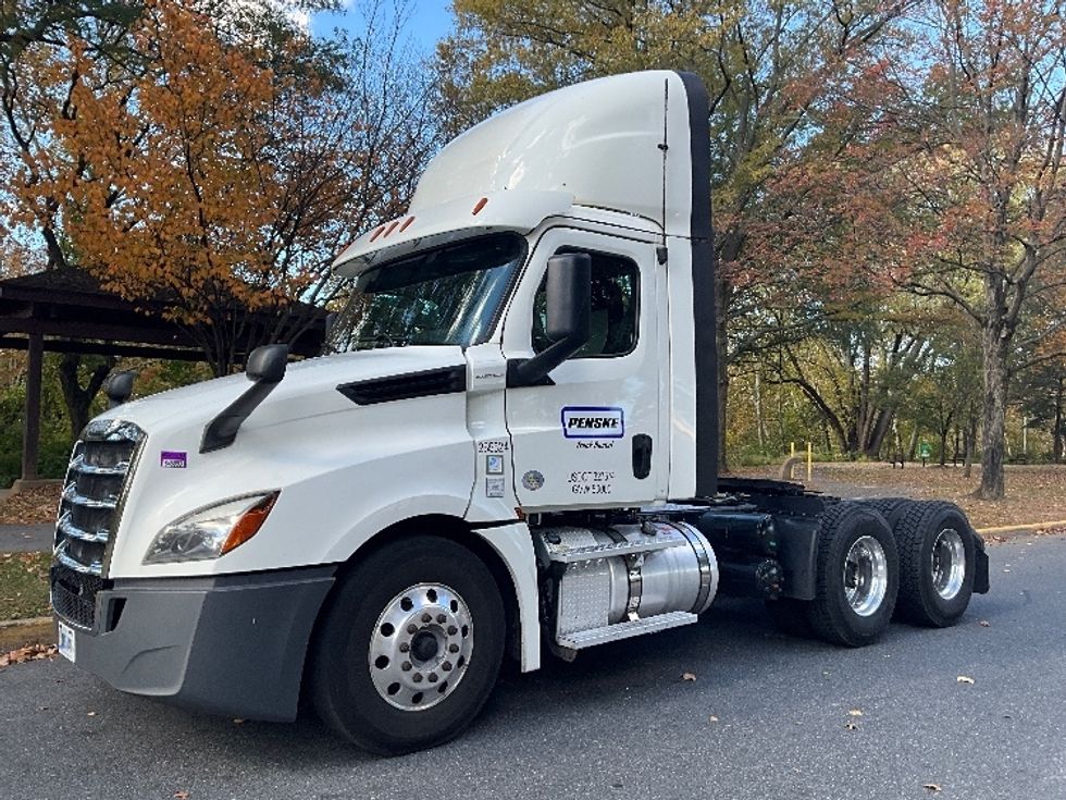 Day Cab Tractor-Heavy Duty Tractors-Freightliner-2019-T12664ST-Reading-PA-514,645\n\t\tmiles-$ 35,500 - Image 3