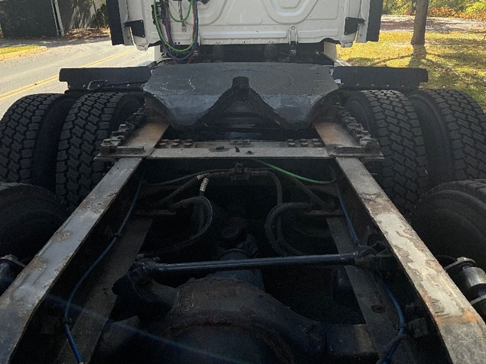 Day Cab Tractor-Heavy Duty Tractors-Freightliner-2019-T12664ST-Reading-PA-514,645\n\t\tmiles-$ 35,500 - Image 6