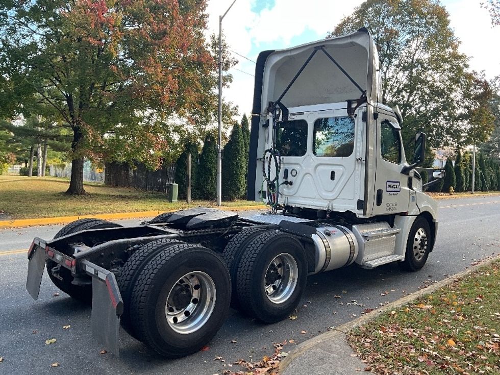 Day Cab Tractor-Heavy Duty Tractors-Freightliner-2019-T12664ST-Reading-PA-514,645\n\t\tmiles-$ 35,500 - Image 7